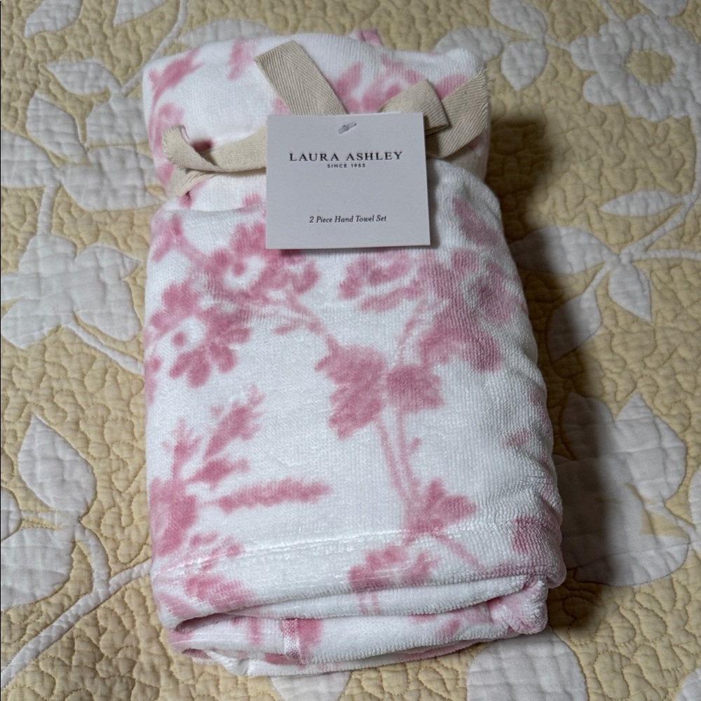 Laura Ashley hand towels 2 pack Pink Floral
Toile NEW